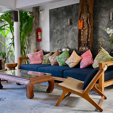 Papacrab Boutique Guesthouse Kamala Beach Exteriör bild