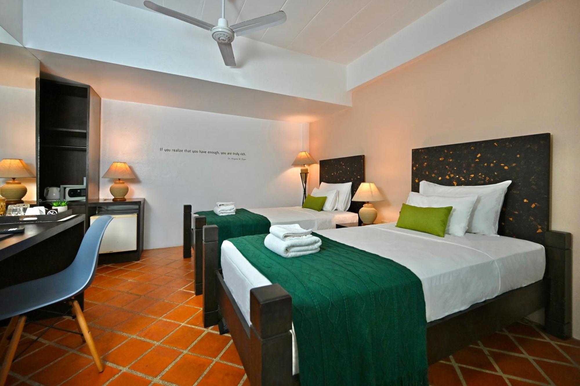 Papacrab Boutique Guesthouse Kamala Beach Exteriör bild