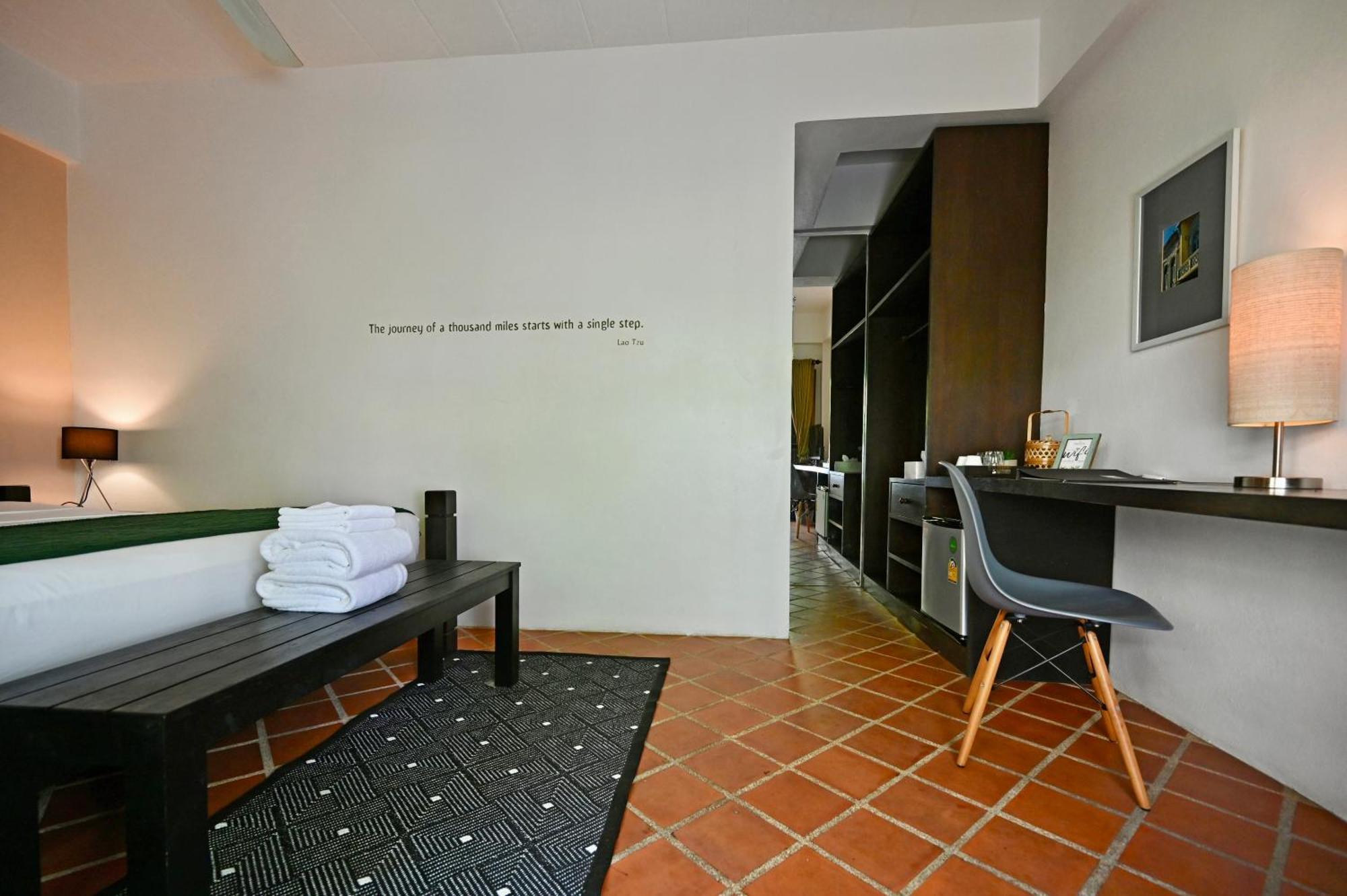 Papacrab Boutique Guesthouse Kamala Beach Exteriör bild