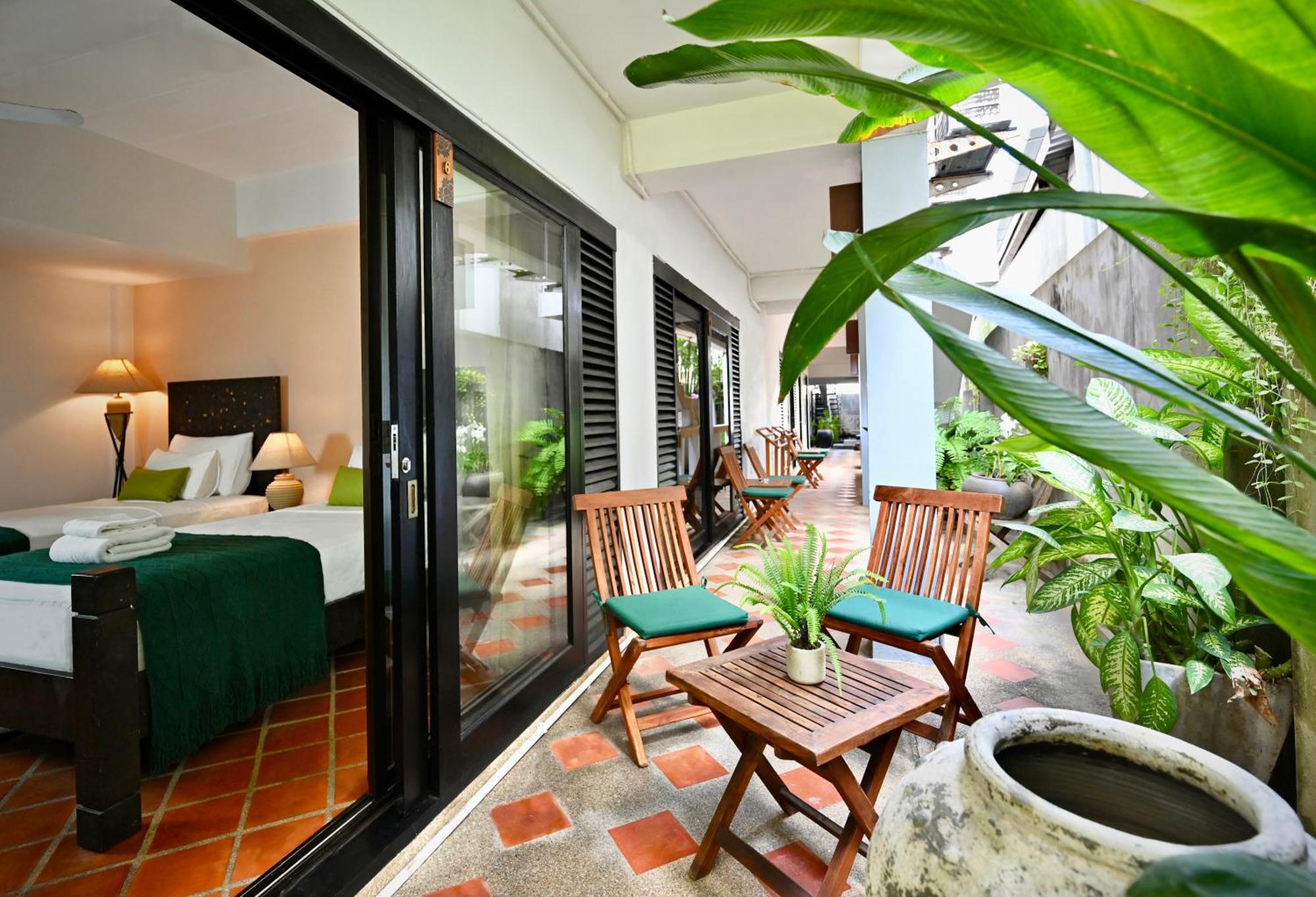 Papacrab Boutique Guesthouse Kamala Beach Exteriör bild